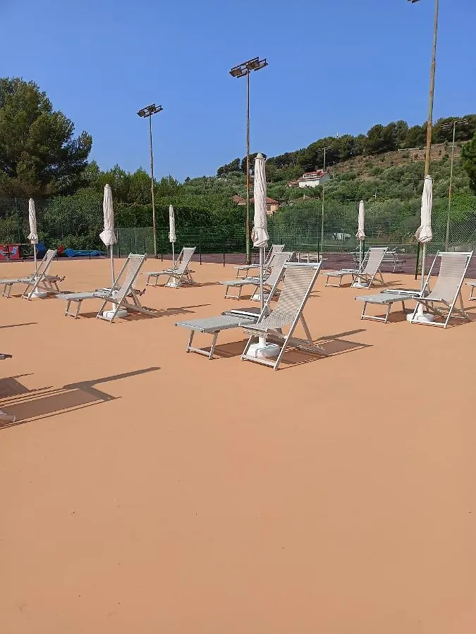 Il Borgo Della Rovere San Bartolomeo Al Mare Lägenhetshotell