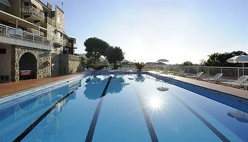 Il Borgo Della Rovere San Bartolomeo Al Mare Aparthotel